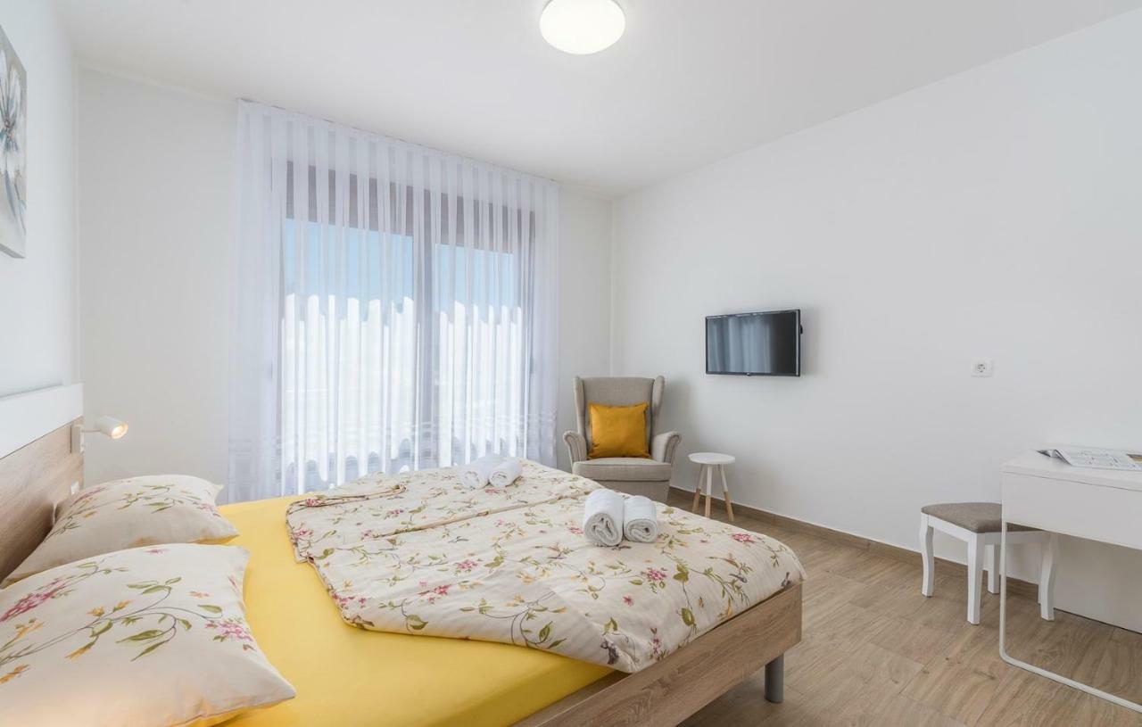 Apartments Hana In Фунтана Екстер'єр фото
