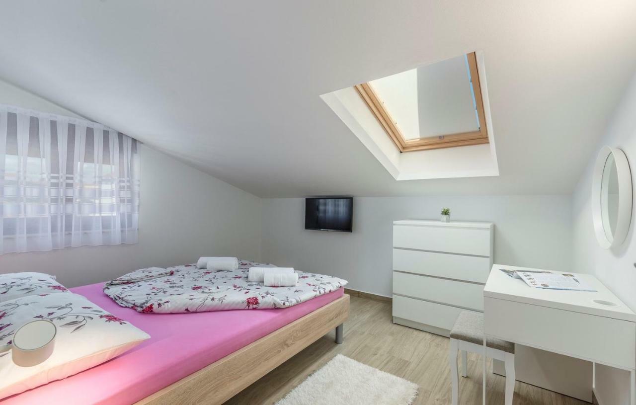 Apartments Hana In Фунтана Екстер'єр фото